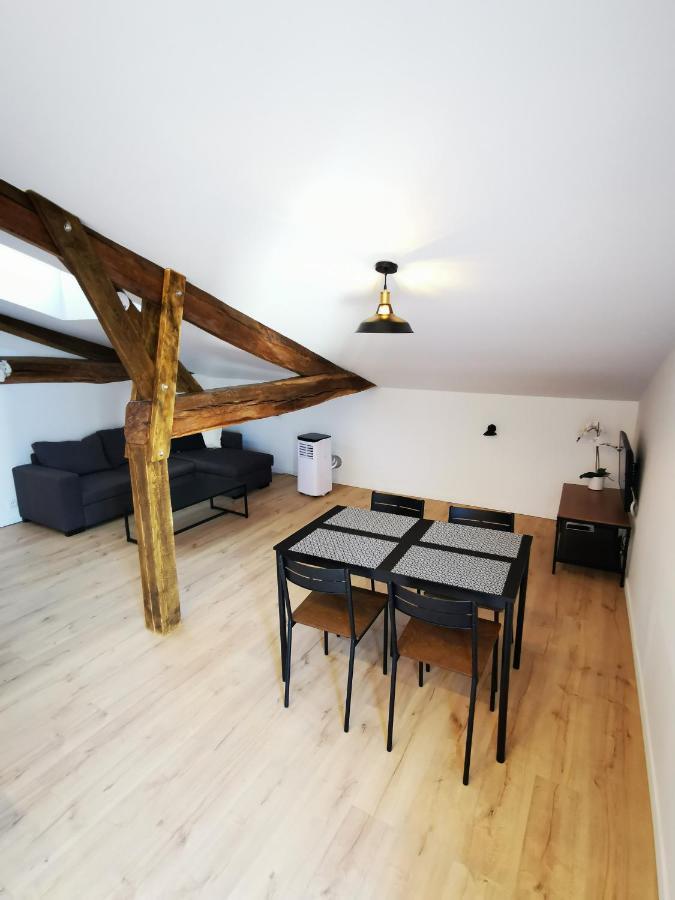 Appartement neuf climatisé sous les toits La Roche-Chalais Exterior foto