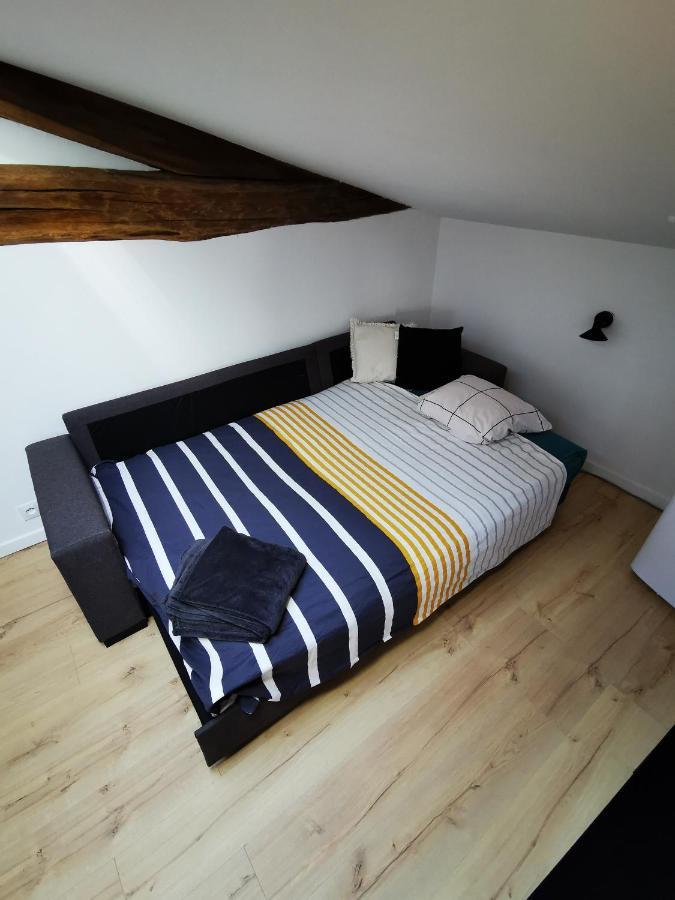 Appartement neuf climatisé sous les toits La Roche-Chalais Exterior foto