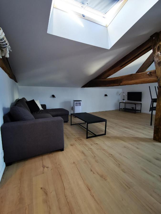 Appartement neuf climatisé sous les toits La Roche-Chalais Exterior foto